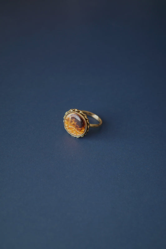 紅鬱金の湖面