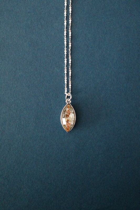 [1点]白雪 七彩ネックレス