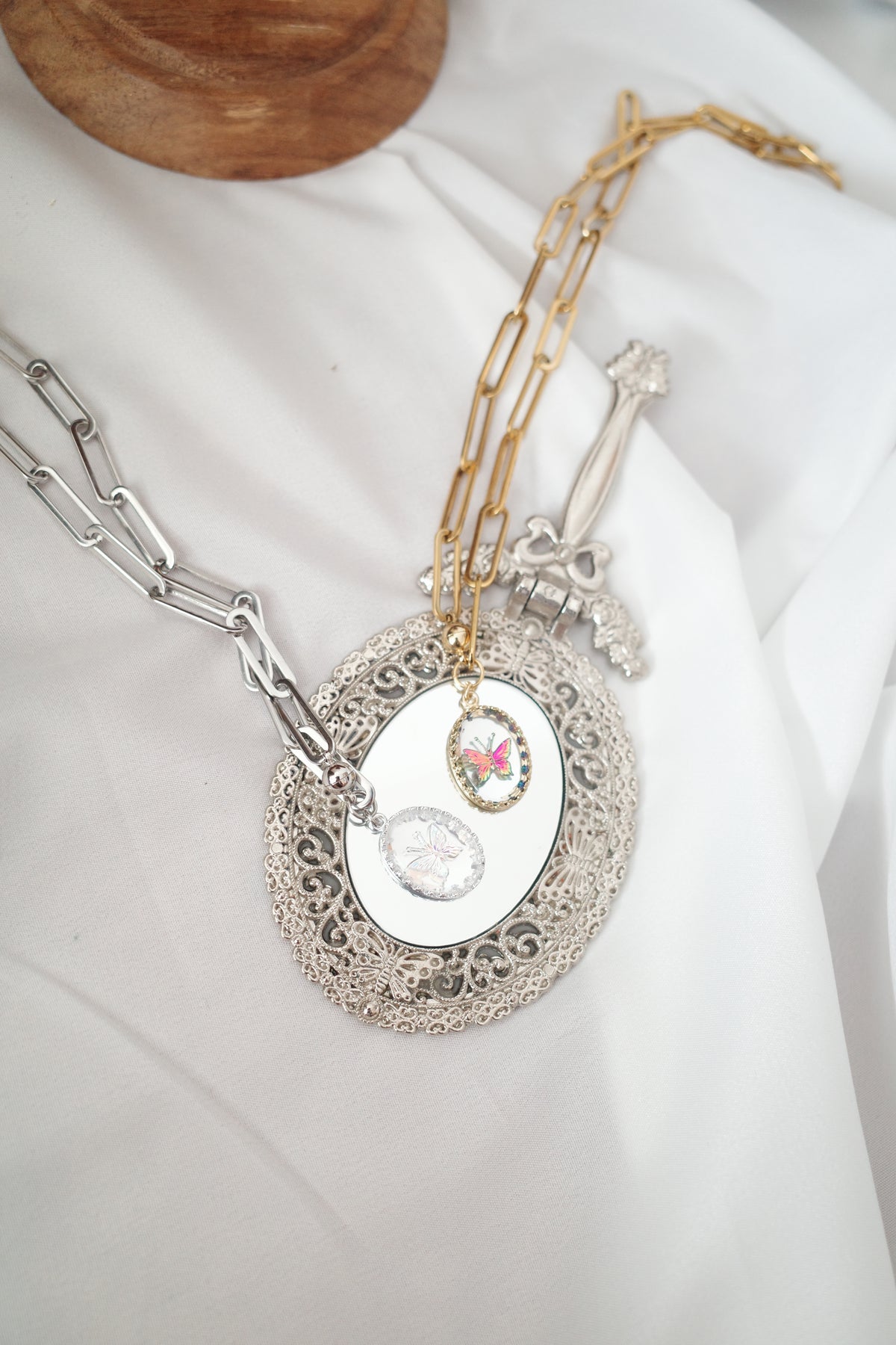 紅葉蝶 necklace